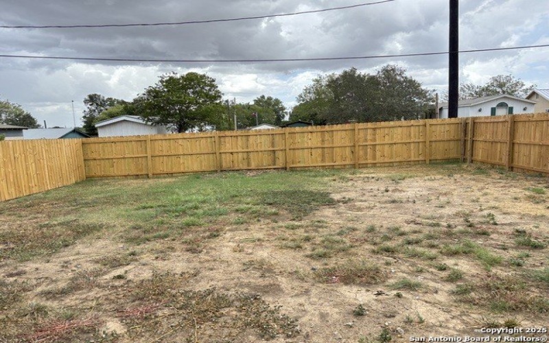 706 E 5th, Nixon, TX 78140, 3 Habitaciones Habitaciones , ,2 BañosBaños,Residential,En Venta,706 E 5th,0,1893209