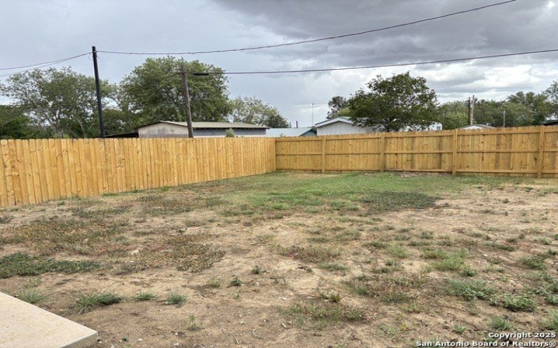 706 E 5th, Nixon, TX 78140, 3 Habitaciones Habitaciones , ,2 BañosBaños,Residential,En Venta,706 E 5th,0,1893209