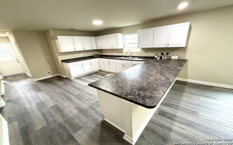 706 E 5th, Nixon, TX 78140, 3 Habitaciones Habitaciones , ,2 BañosBaños,Residential,En Venta,706 E 5th,0,1893209