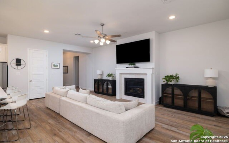 613 Meade, New Braunfels, TX 78132, 4 Habitaciones Habitaciones , ,3 BañosBaños,Residential,En Venta,613 Meade,0,1893227
