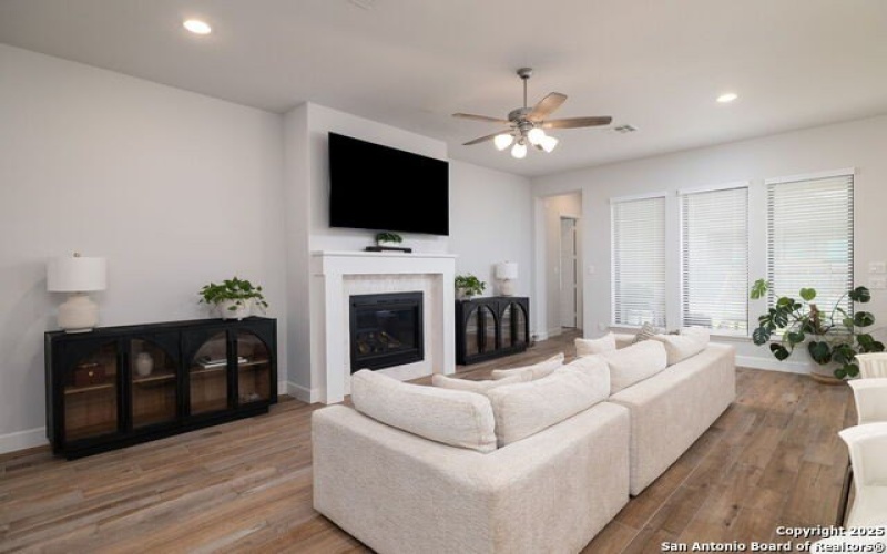 613 Meade, New Braunfels, TX 78132, 4 Habitaciones Habitaciones , ,3 BañosBaños,Residential,En Venta,613 Meade,0,1893227