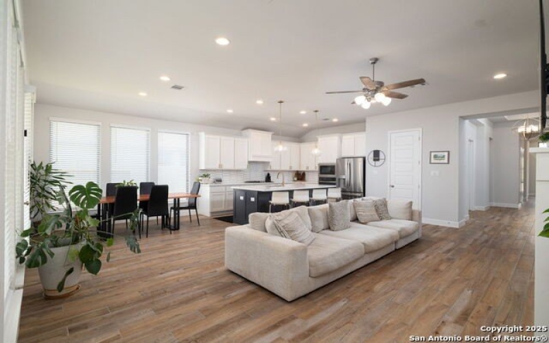 613 Meade, New Braunfels, TX 78132, 4 Habitaciones Habitaciones , ,3 BañosBaños,Residential,En Venta,613 Meade,0,1893227