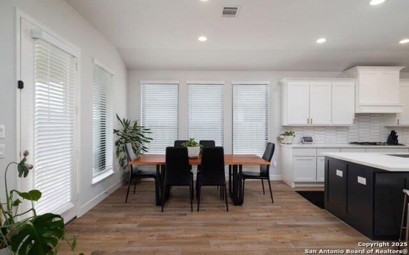 613 Meade, New Braunfels, TX 78132, 4 Habitaciones Habitaciones , ,3 BañosBaños,Residential,En Venta,613 Meade,0,1893227