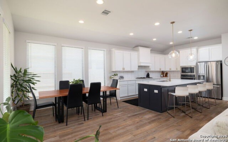 613 Meade, New Braunfels, TX 78132, 4 Habitaciones Habitaciones , ,3 BañosBaños,Residential,En Venta,613 Meade,0,1893227