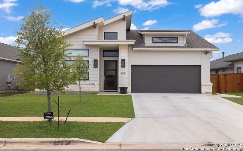 613 Meade, New Braunfels, TX 78132, 4 Habitaciones Habitaciones , ,3 BañosBaños,Residential,En Venta,613 Meade,0,1893227