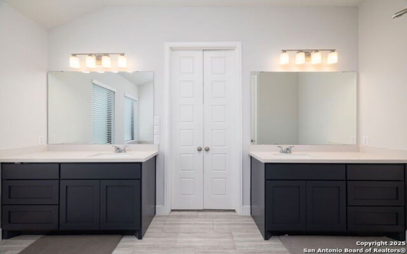 613 Meade, New Braunfels, TX 78132, 4 Habitaciones Habitaciones , ,3 BañosBaños,Residential,En Venta,613 Meade,0,1893227