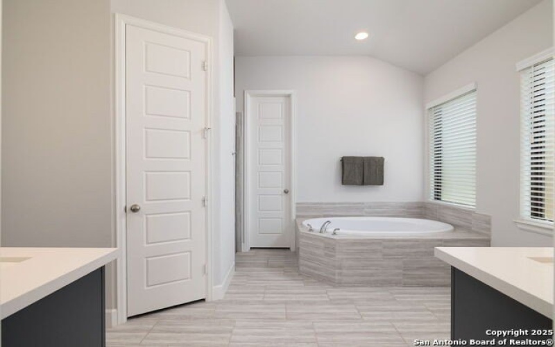 613 Meade, New Braunfels, TX 78132, 4 Habitaciones Habitaciones , ,3 BañosBaños,Residential,En Venta,613 Meade,0,1893227