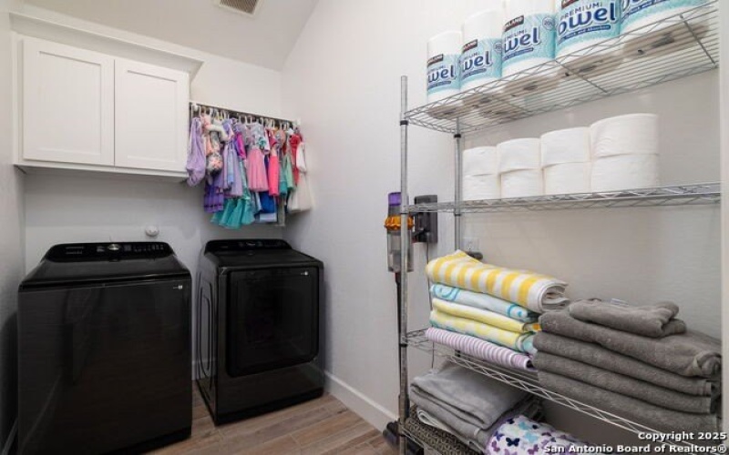 613 Meade, New Braunfels, TX 78132, 4 Habitaciones Habitaciones , ,3 BañosBaños,Residential,En Venta,613 Meade,0,1893227