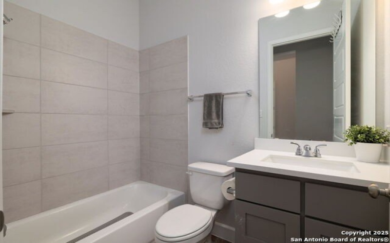 613 Meade, New Braunfels, TX 78132, 4 Habitaciones Habitaciones , ,3 BañosBaños,Residential,En Venta,613 Meade,0,1893227