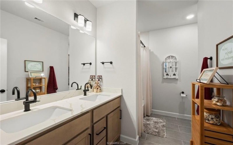 15066 Ty Marshall Court, College Station, TX 77845, 4 Habitaciones Habitaciones , ,3 BañosBaños,Residential,En Venta,15066 Ty Marshall Court,0,25008982