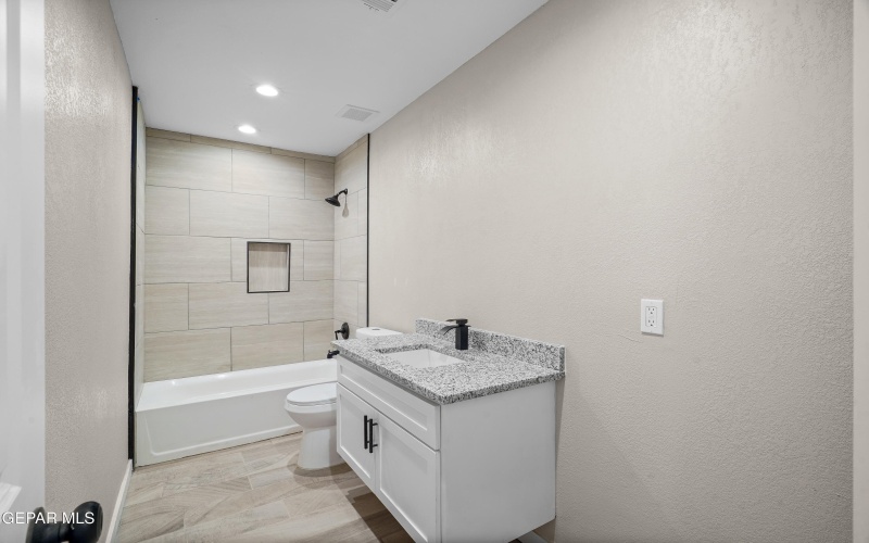 11721 Valle Del Paseo Drive unit: C #C, Socorro, TX 79927, 3 Bedrooms Bedrooms, ,2 BathroomsBathrooms,Residential Multi Family,For Sale,11721 Valle Del Paseo Drive unit: C,0,928533