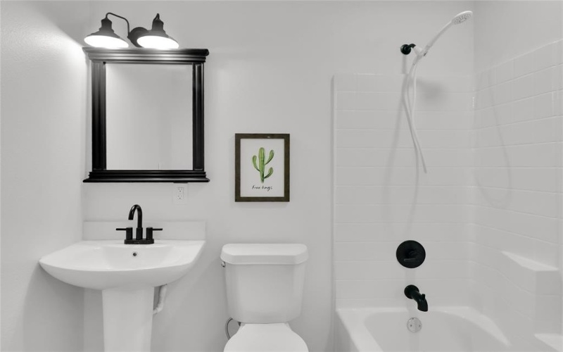 411 Euclid Street, Cleburne, TX 76033, 3 Habitaciones Habitaciones , ,2 BañosBaños,Residential,En Venta,411 Euclid Street,0,21022620