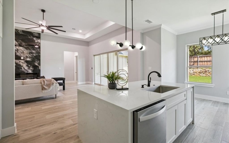 707 Ross Trail, Arlington, TX 76012, 4 Habitaciones Habitaciones , ,2 BañosBaños,Residential,En Venta,707 Ross Trail,0,21032644