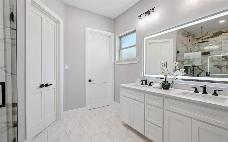 707 Ross Trail, Arlington, TX 76012, 4 Habitaciones Habitaciones , ,2 BañosBaños,Residential,En Venta,707 Ross Trail,0,21032644