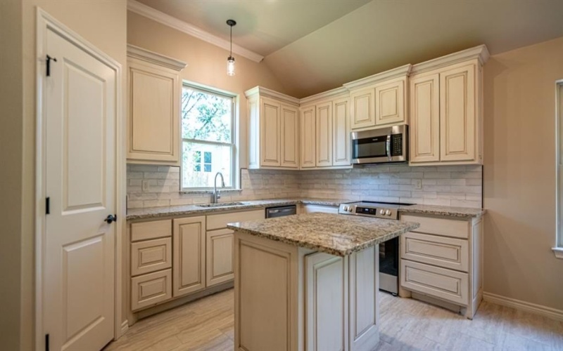 2714 Austin Drive, Granbury, TX 76048, 3 Bedrooms Bedrooms, ,2 BathroomsBathrooms,Residential,For Sale,2714 Austin Drive,0,21033854