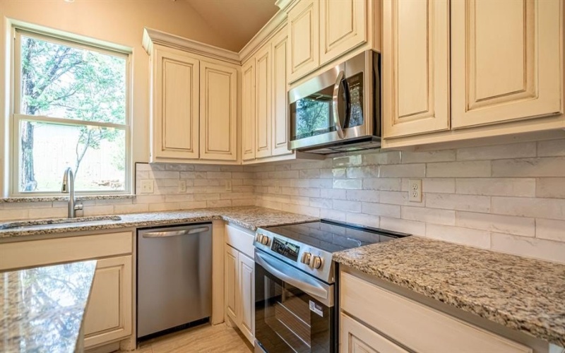 2714 Austin Drive, Granbury, TX 76048, 3 Bedrooms Bedrooms, ,2 BathroomsBathrooms,Residential,For Sale,2714 Austin Drive,0,21033854