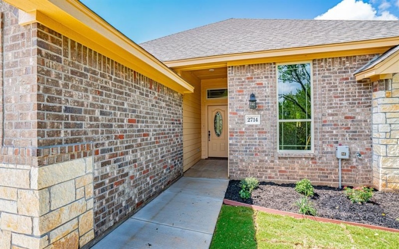 2714 Austin Drive, Granbury, TX 76048, 3 Bedrooms Bedrooms, ,2 BathroomsBathrooms,Residential,For Sale,2714 Austin Drive,0,21033854