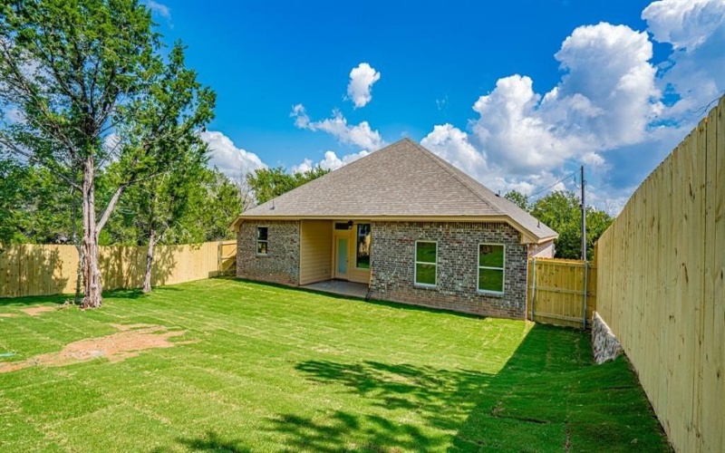 2714 Austin Drive, Granbury, TX 76048, 3 Bedrooms Bedrooms, ,2 BathroomsBathrooms,Residential,For Sale,2714 Austin Drive,0,21033854