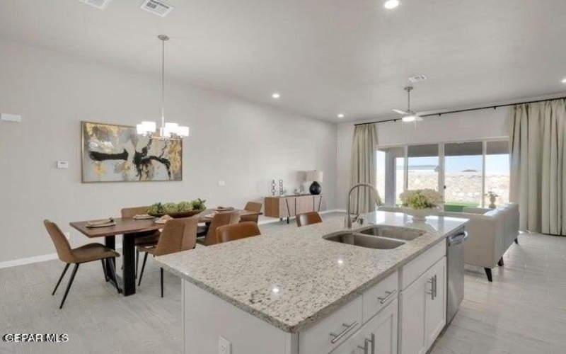 12816 MIDDLESBROUGH Avenue, El Paso, TX 79928, 4 Habitaciones Habitaciones , ,3 BañosBaños,Residential,En Venta,12816 MIDDLESBROUGH Avenue,915902