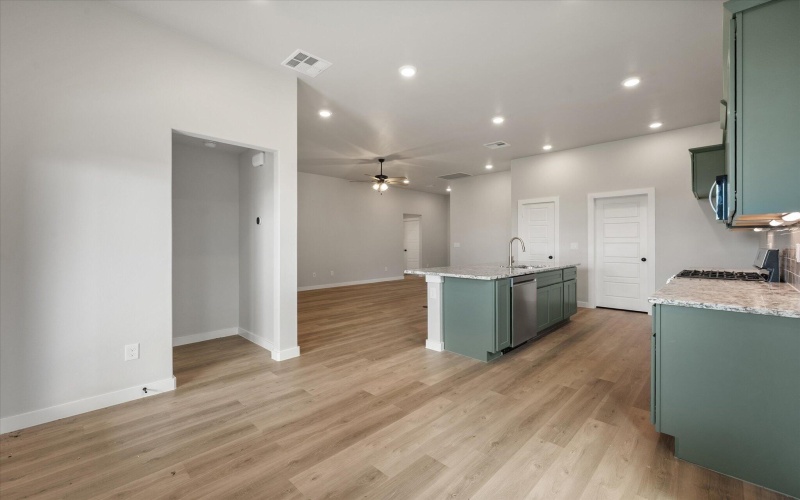 7207 8th Street, Lubbock, TX 79416, 3 Bedrooms Bedrooms, ,2 BathroomsBathrooms,Residential,For Sale,7207 8th Street,0,202559229