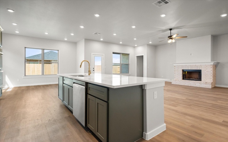 7002 16th Street, Lubbock, TX 79416, 4 Bedrooms Bedrooms, ,3 BathroomsBathrooms,Residential,For Sale,7002 16th Street,0,202559234