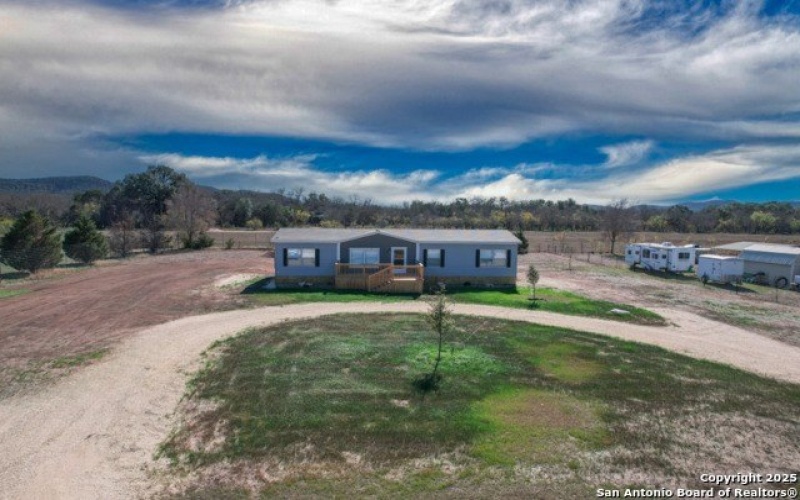 720 FM 1107, Stockdale, TX 78160, 4 Habitaciones Habitaciones , ,2 BañosBaños,Residential,En Venta,720 FM 1107,0,1893612