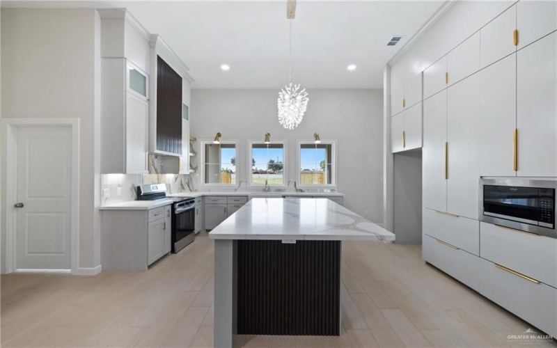 3900 Zenker Avenue, McAllen, TX 78504, 4 Bedrooms Bedrooms, ,2 BathroomsBathrooms,Residential,For Sale,3900 Zenker Avenue,0,478812