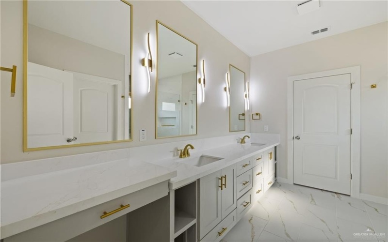 3900 Zenker Avenue, McAllen, TX 78504, 4 Bedrooms Bedrooms, ,2 BathroomsBathrooms,Residential,For Sale,3900 Zenker Avenue,0,478812