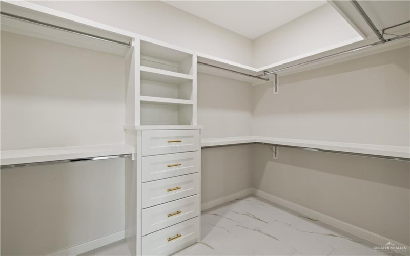 3900 Zenker Avenue, McAllen, TX 78504, 4 Bedrooms Bedrooms, ,2 BathroomsBathrooms,Residential,For Sale,3900 Zenker Avenue,0,478812