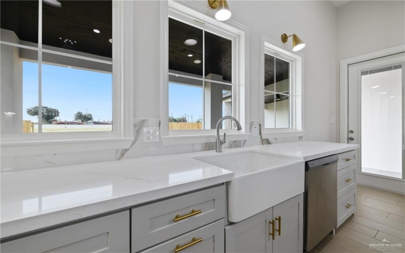 3900 Zenker Avenue, McAllen, TX 78504, 4 Bedrooms Bedrooms, ,2 BathroomsBathrooms,Residential,For Sale,3900 Zenker Avenue,0,478812