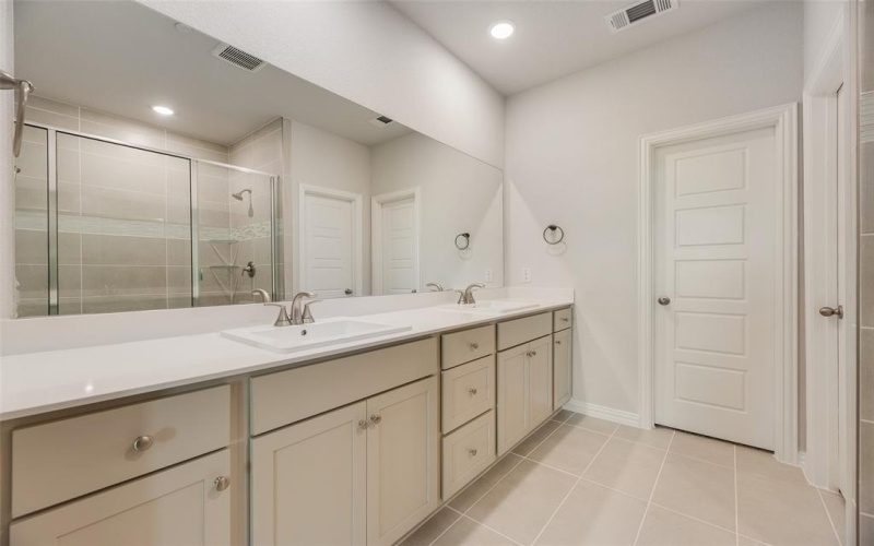 8111 Challenger Street, Frisco, TX 75034, 4 Bedrooms Bedrooms, ,5 BathroomsBathrooms,Residential,For Sale,8111 Challenger Street,0,21034978