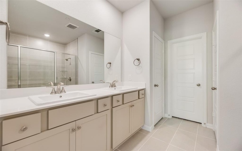 8111 Challenger Street, Frisco, TX 75034, 4 Bedrooms Bedrooms, ,5 BathroomsBathrooms,Residential,For Sale,8111 Challenger Street,0,21034978