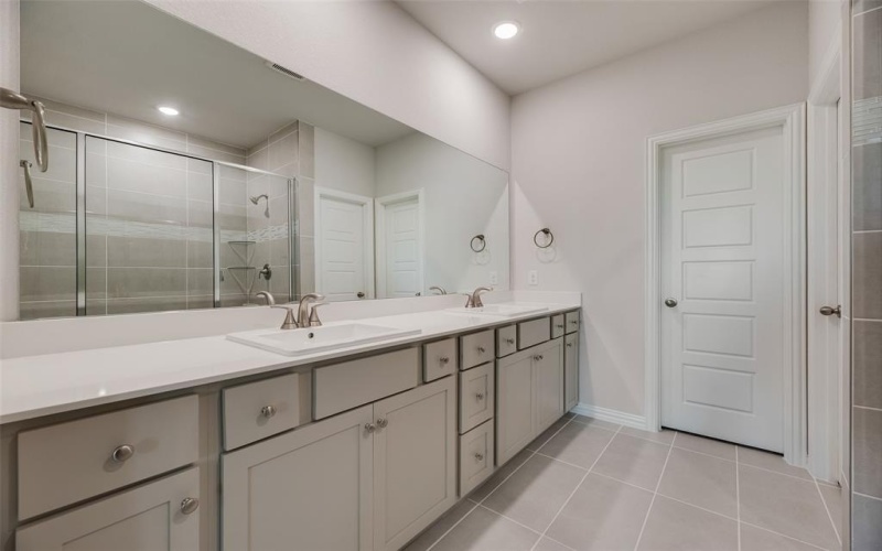 8135 Challenger Lane, Frisco, TX 75034, 4 Bedrooms Bedrooms, ,5 BathroomsBathrooms,Residential,For Sale,8135 Challenger Lane,0,21035027