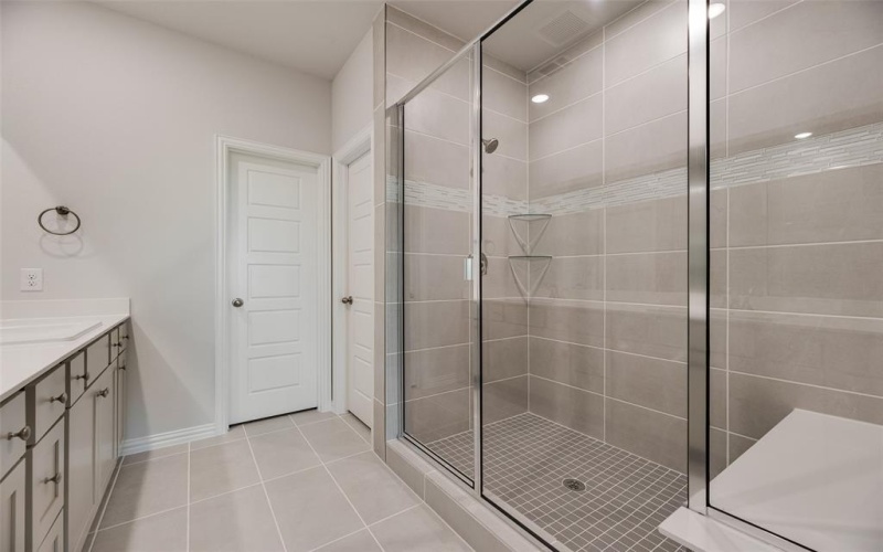 8135 Challenger Lane, Frisco, TX 75034, 4 Bedrooms Bedrooms, ,5 BathroomsBathrooms,Residential,For Sale,8135 Challenger Lane,0,21035027