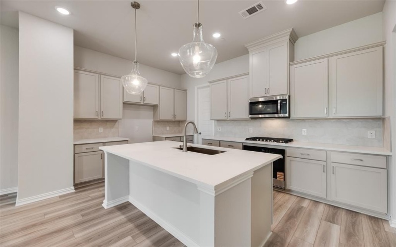 8135 Challenger Lane, Frisco, TX 75034, 4 Bedrooms Bedrooms, ,5 BathroomsBathrooms,Residential,For Sale,8135 Challenger Lane,0,21035027