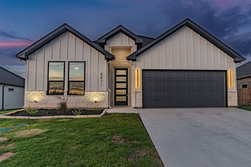 5811 Stonegate Circle, Granbury, TX 76048, 3 Bedrooms Bedrooms, ,2 BathroomsBathrooms,Residential,For Sale,5811 Stonegate Circle,0,21035559