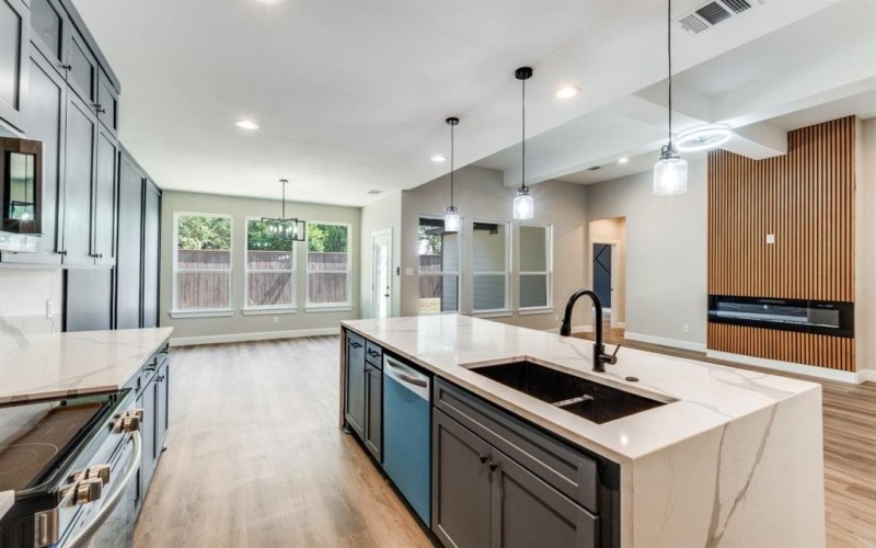 2818 Southland, Dallas, TX 75215, 4 Bedrooms Bedrooms, ,3 BathroomsBathrooms,Residential,For Sale,2818 Southland,0,21034926