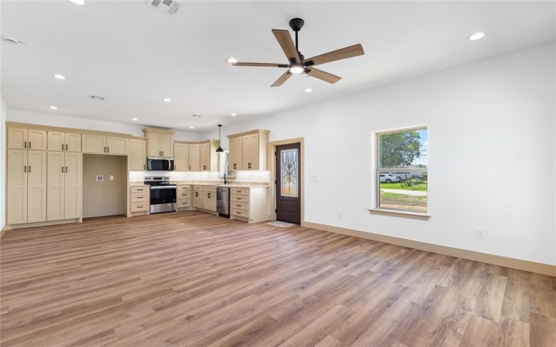 1105 E Navarro Avenue, Mart, TX 76664, 3 Bedrooms Bedrooms, ,2 BathroomsBathrooms,Residential,For Sale,1105 E Navarro Avenue,0,21035975