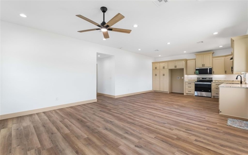 1105 E Navarro Avenue, Mart, TX 76664, 3 Bedrooms Bedrooms, ,2 BathroomsBathrooms,Residential,For Sale,1105 E Navarro Avenue,0,21035975