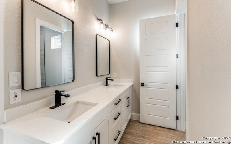 113 Pioneer Trail, Adkins, TX 78101, 5 Bedrooms Bedrooms, ,3 BathroomsBathrooms,Residential,For Sale,113 Pioneer Trail,0,1878480