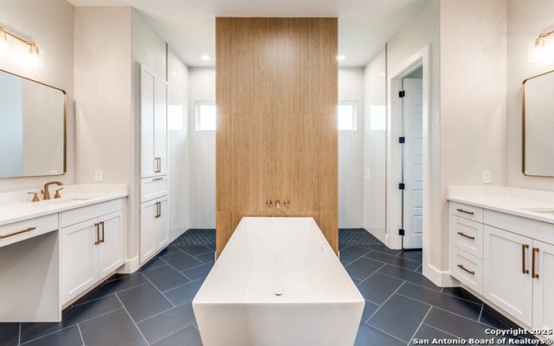 113 Pioneer Trail, Adkins, TX 78101, 5 Bedrooms Bedrooms, ,3 BathroomsBathrooms,Residential,For Sale,113 Pioneer Trail,0,1878480