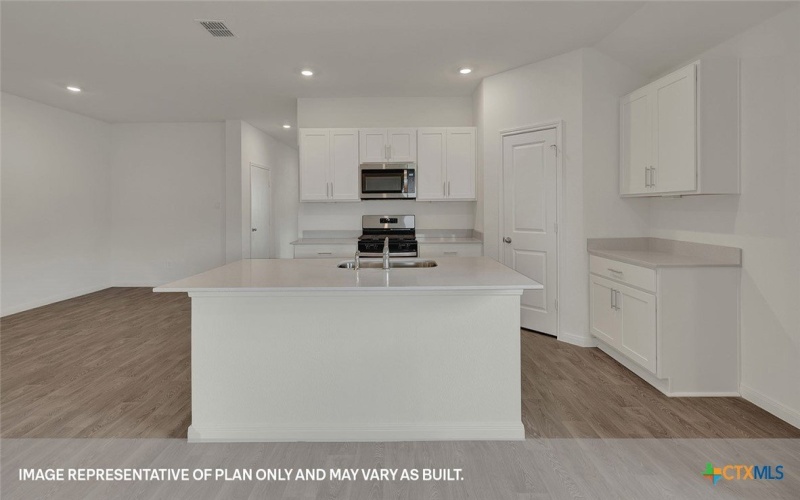 220 LAS LOMAS Drive, San Marcos, TX 78666, 4 Habitaciones Habitaciones , ,2 BañosBaños,Residential,En Venta,220 LAS LOMAS Drive,0,590207