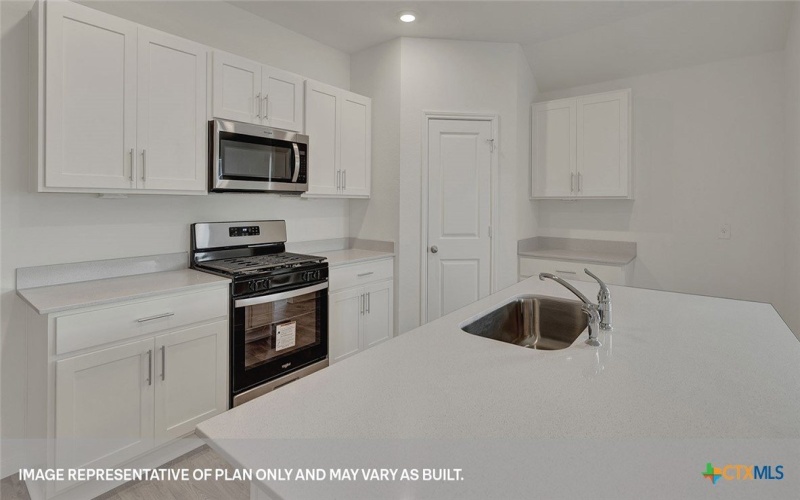 220 LAS LOMAS Drive, San Marcos, TX 78666, 4 Habitaciones Habitaciones , ,2 BañosBaños,Residential,En Venta,220 LAS LOMAS Drive,0,590207