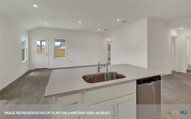 220 LAS LOMAS Drive, San Marcos, TX 78666, 4 Habitaciones Habitaciones , ,2 BañosBaños,Residential,En Venta,220 LAS LOMAS Drive,0,590207