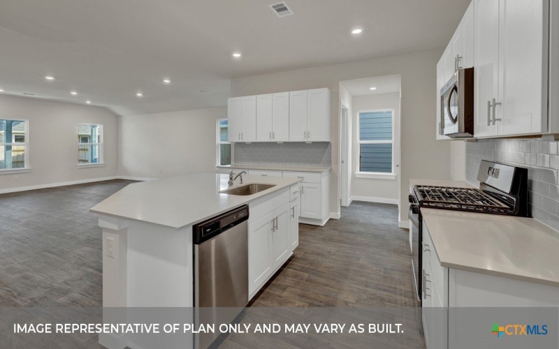204 LAS LOMAS Drive, San Marcos, TX 78666, 4 Habitaciones Habitaciones , ,2 BañosBaños,Residential,En Venta,204 LAS LOMAS Drive,0,590245
