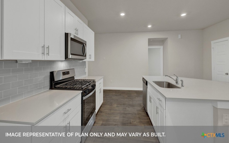 204 LAS LOMAS Drive, San Marcos, TX 78666, 4 Habitaciones Habitaciones , ,2 BañosBaños,Residential,En Venta,204 LAS LOMAS Drive,0,590245