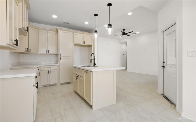 428 N Leon Avenue, Elsa, TX 78543, 3 Habitaciones Habitaciones , ,2 BañosBaños,Residential,En Venta,428 N Leon Avenue,0,478917