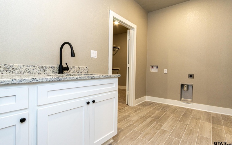 122 PR 6305, Mineola, TX 75773, 4 Bedrooms Bedrooms, ,2 BathroomsBathrooms,Residential,For Sale,122 PR 6305,0,25012580