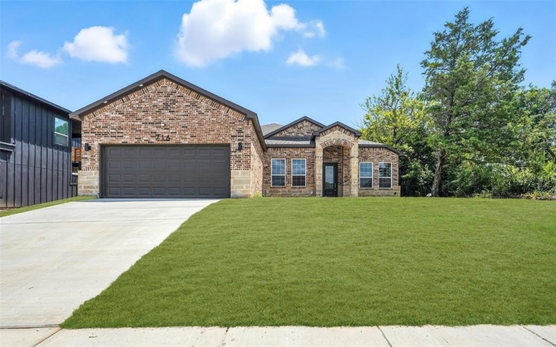 716 Oak Creek Drive, Hutchins, TX 75141, 5 Bedrooms Bedrooms, ,2 BathroomsBathrooms,Residential,For Sale,716 Oak Creek Drive,0,21036116