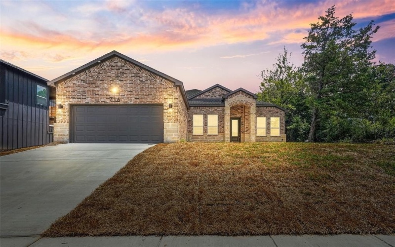 716 Oak Creek Drive, Hutchins, TX 75141, 5 Bedrooms Bedrooms, ,2 BathroomsBathrooms,Residential,For Sale,716 Oak Creek Drive,0,21036116